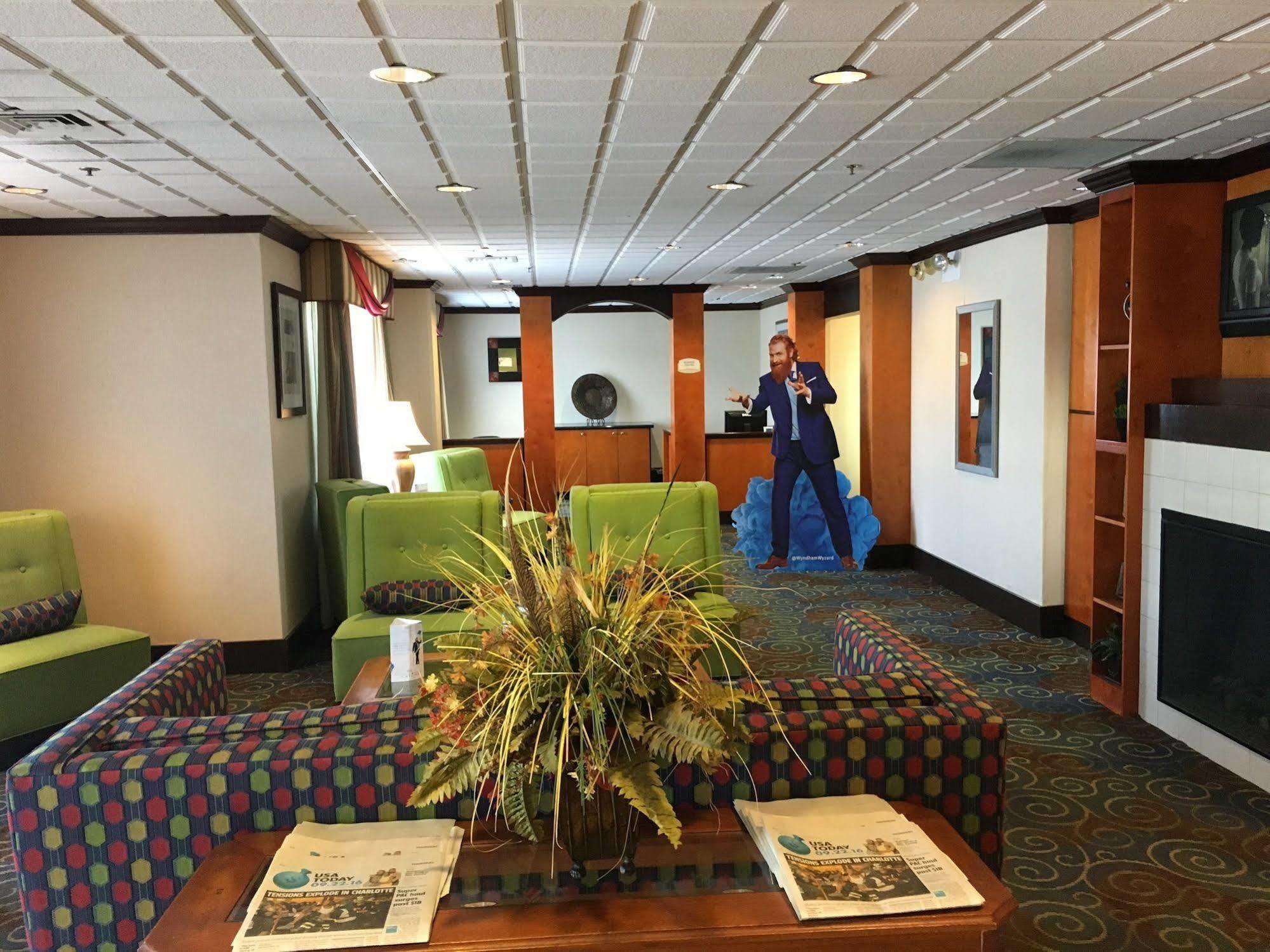 Red Roof Inn & Suites Vicksburg Buitenkant foto